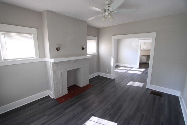 Building Photo - Quaint 2 Bed 1 Bath in Franklin