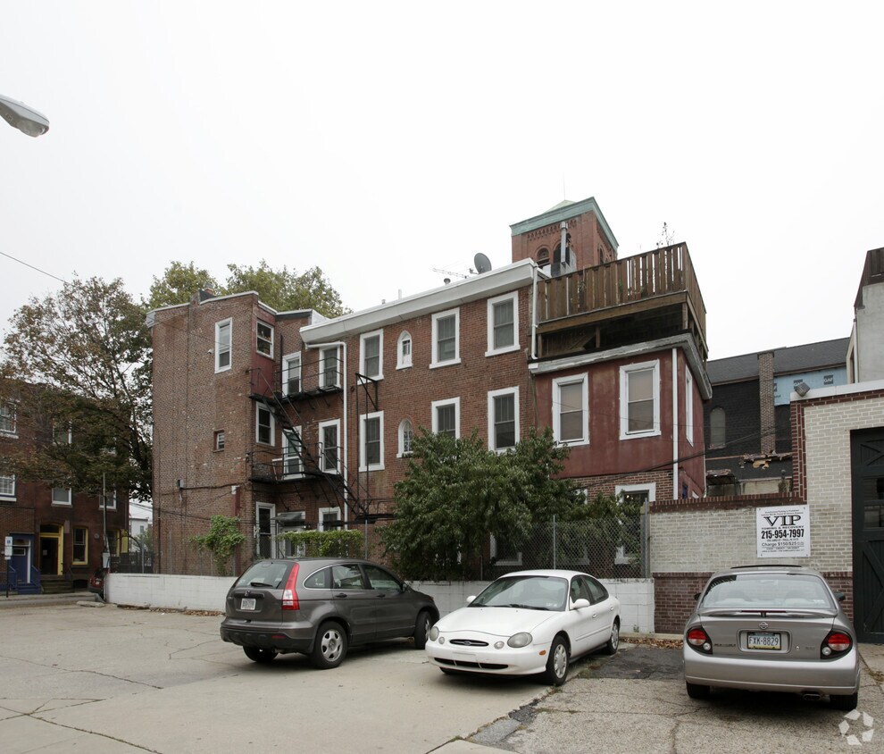 Building Photo - 705 Catharine St