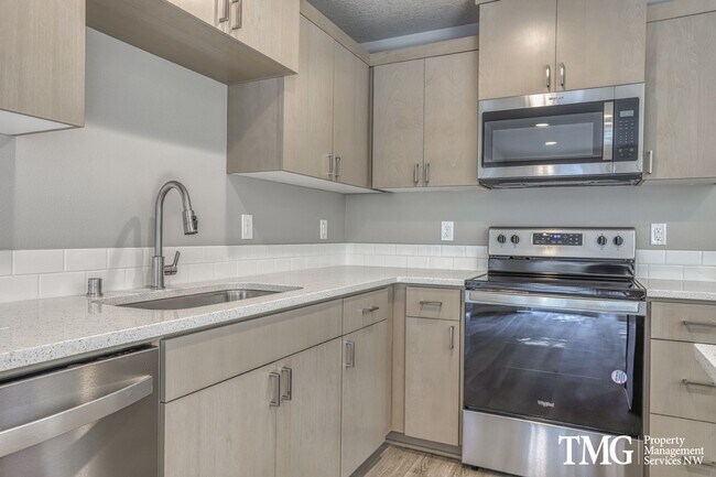 Foto del edificio - Gorgeous End Unit Townhome w/ 3 Bedroom 2.5 Bath!