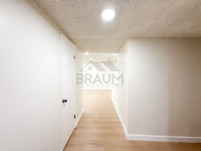 Building Photo - 6041 Whitsett Ave