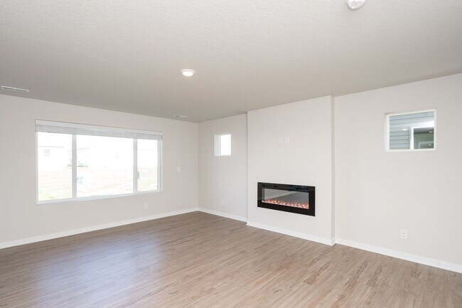 Foto del edificio - New 3 Bedroom Two Story
