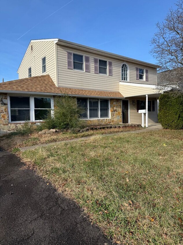 5 bed / 2 Bath Neshaminy School District Single Family Home - 5 bed / 2 Bath Neshaminy School District Single Family Home
