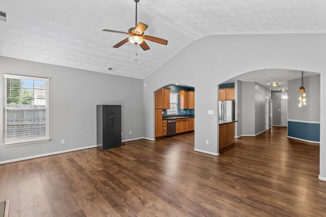 Building Photo - 2560 Golden Maple Dr