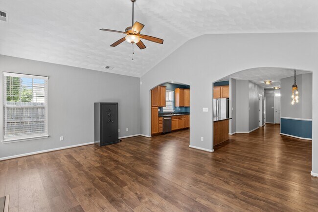 Foto del edificio - 2560 Golden Maple Dr