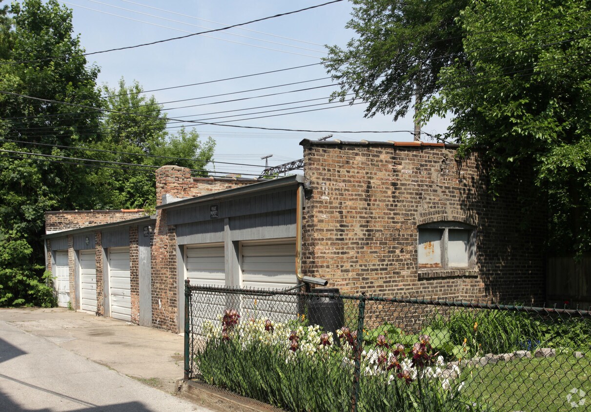 Building Photo - 5448 S Cornell Ave
