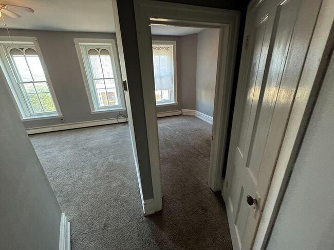 Building Photo - 54 Bloom St