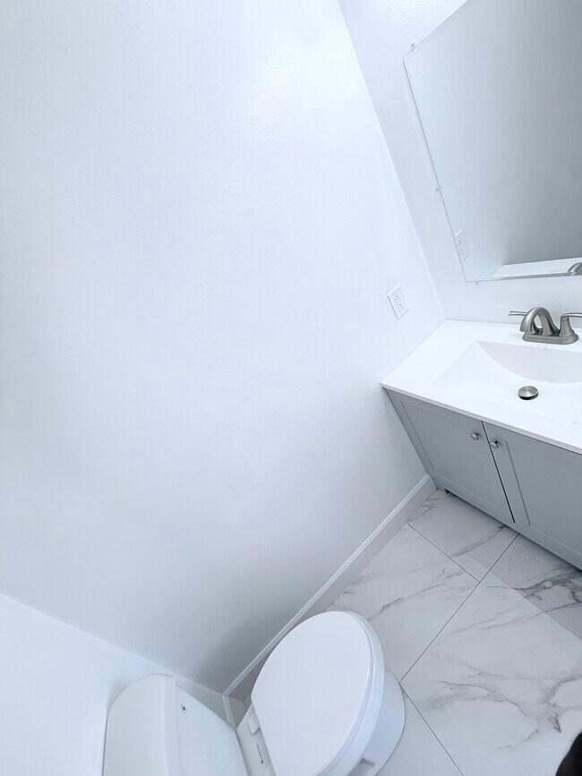 Building Photo - 159 Sheeler Ave