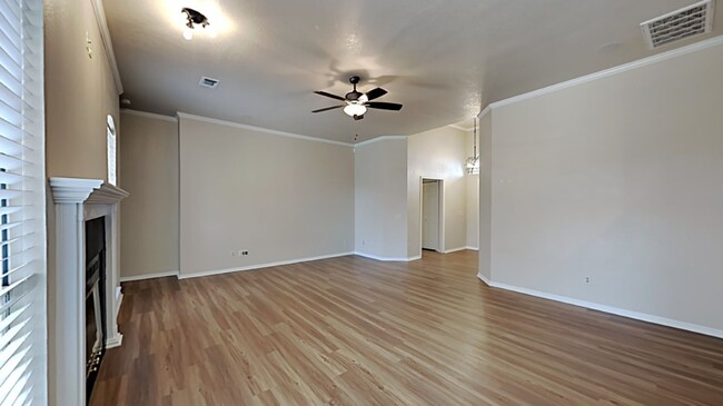 Building Photo - Fantastic 3 Bedroom 2 Bathroom Home in Moo...