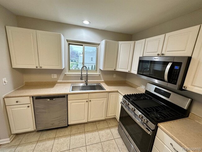 Building Photo - 23260 Cranbrooke Dr
