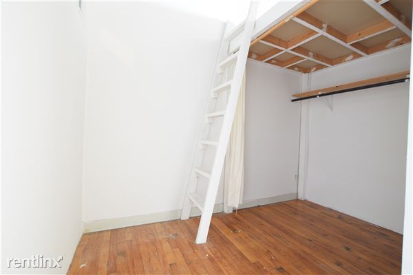 Building Photo - 156 Spencer St