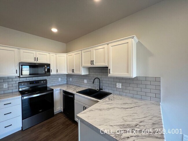 Foto del edificio - Gorgeous 3 bed 2.5 bath Townhome