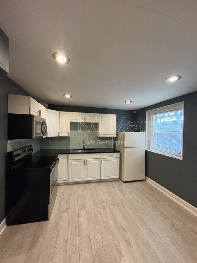 Foto del edificio - 4629 Harrison St