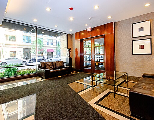 Foto del edificio - 30 E Huron St