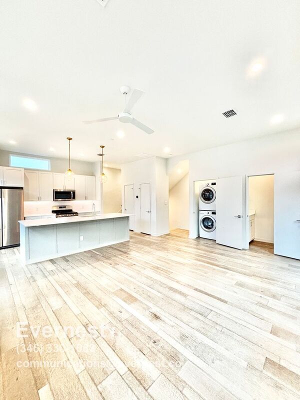 Building Photo - 2528 N Fitzhugh Ave