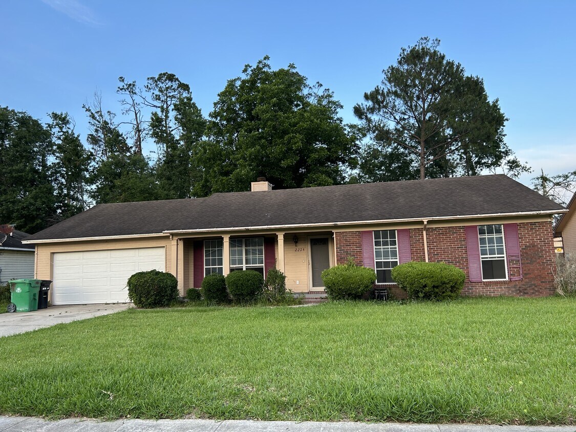 Primary Photo - 2224 Pin Oak Cir