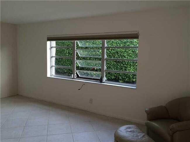 Foto del edificio - 2110 NE 39th St