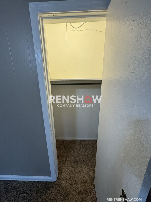 Building Photo - 4055 Roseland St