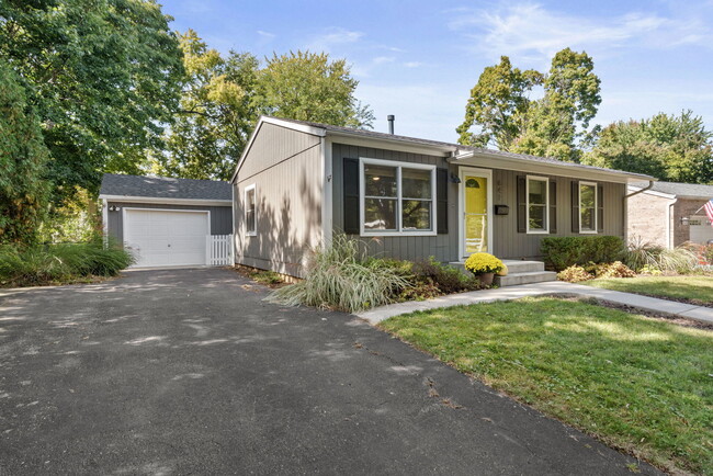 Building Photo - 847 Valley Ln