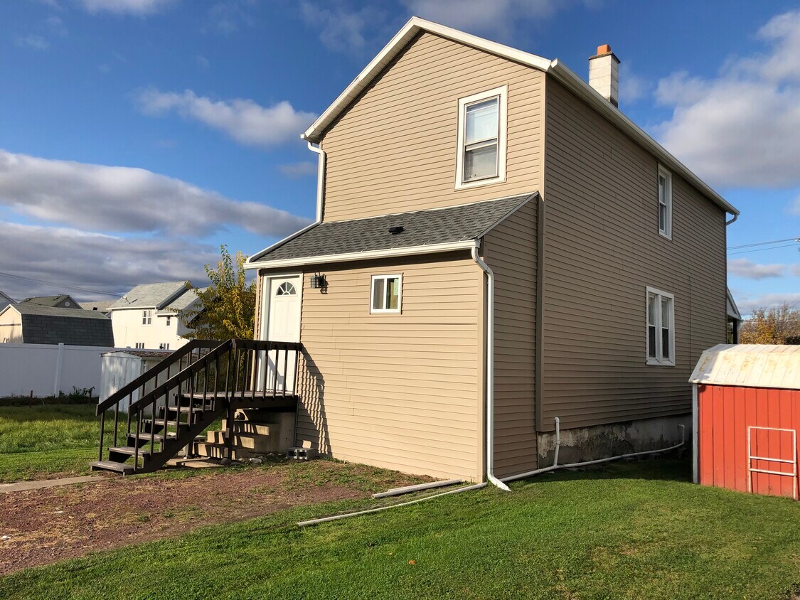 Foto principal - 119 Gardner Ave