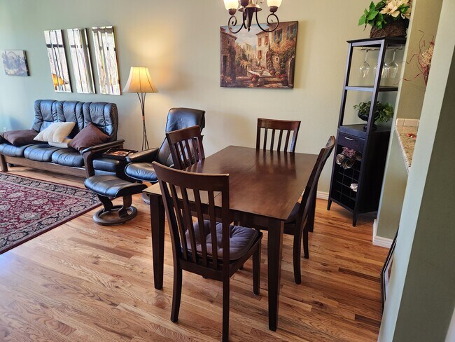 Foto del edificio - 966 E Riverpark Ln