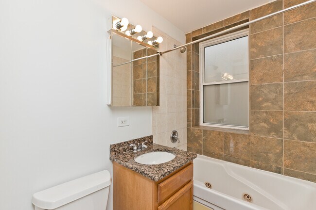 Foto del edificio - 4120 N Albany Ave