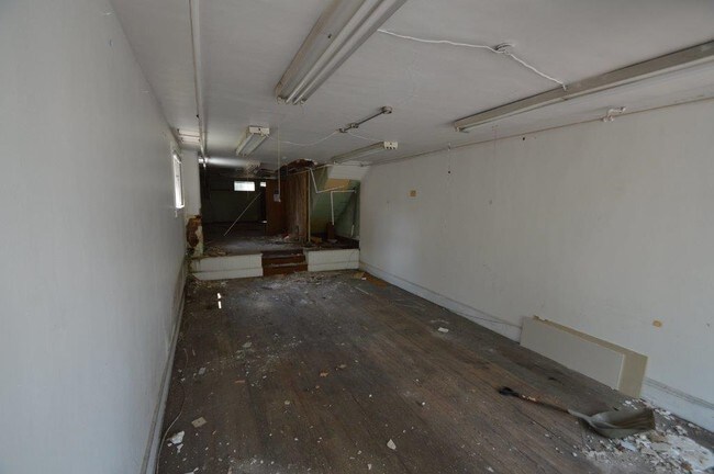 Interior Photo - 125 S Braddock St