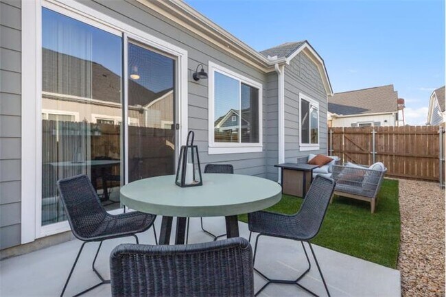 Foto del edificio - 16060 Breeze St