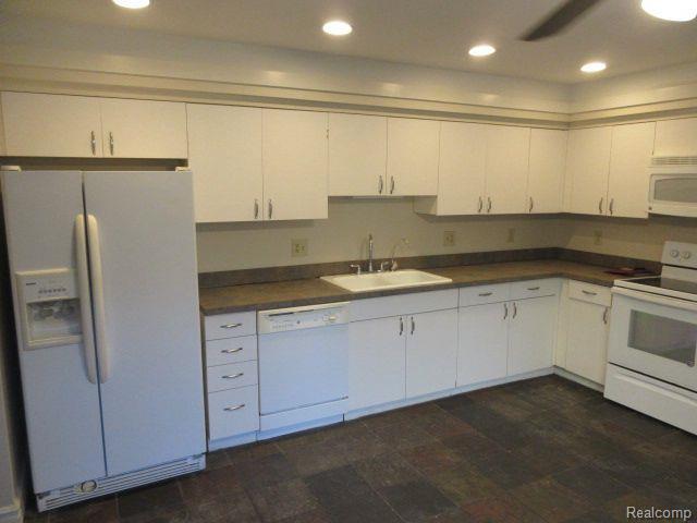 Building Photo - 1608 S Hill Cir