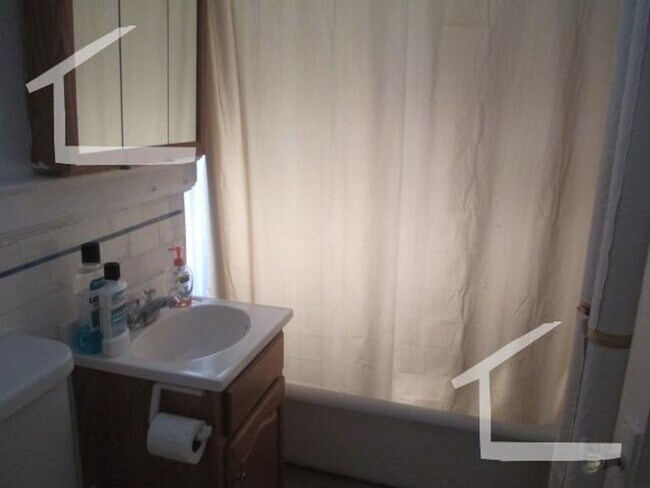 Foto del edificio - 1 Bed Split available NOW