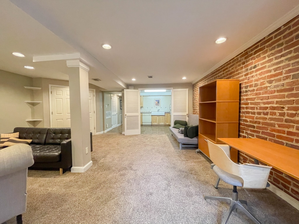 Primary Photo - 2724 Ontario Rd NW
