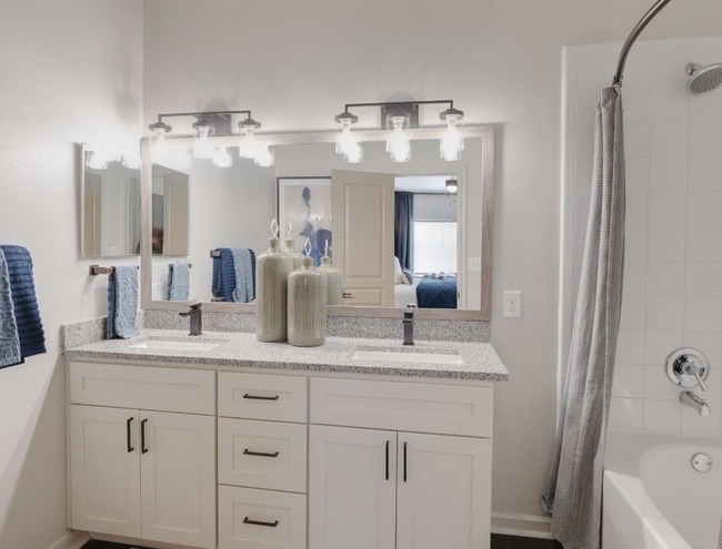 Foto del edificio - 8150 Willancy Ln