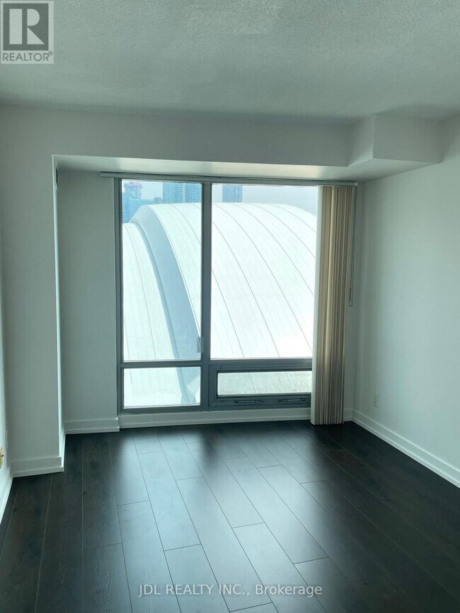 Building Photo - 81 Navy Wharf Ct