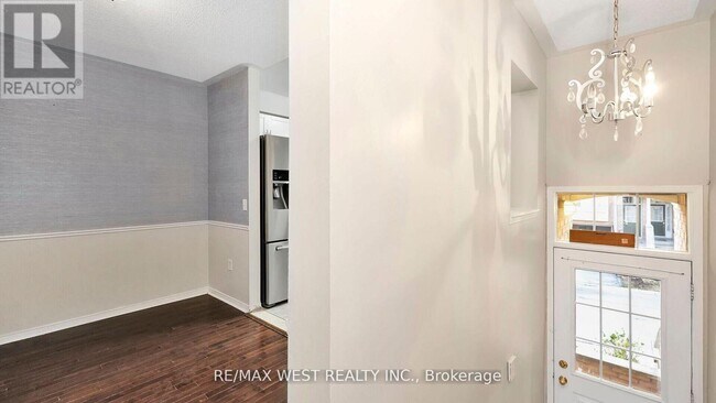 Building Photo - 50-50 Strathaven Dr