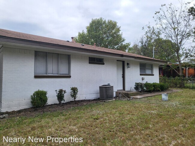 Foto del edificio - 3 br, 2 bath House - 1213 Carroll Dr