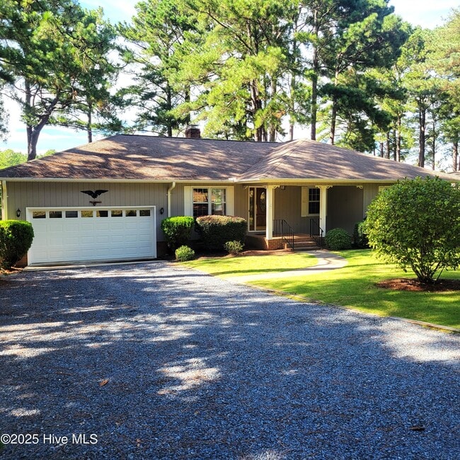 Building Photo - 62 Pine Ridge Dr