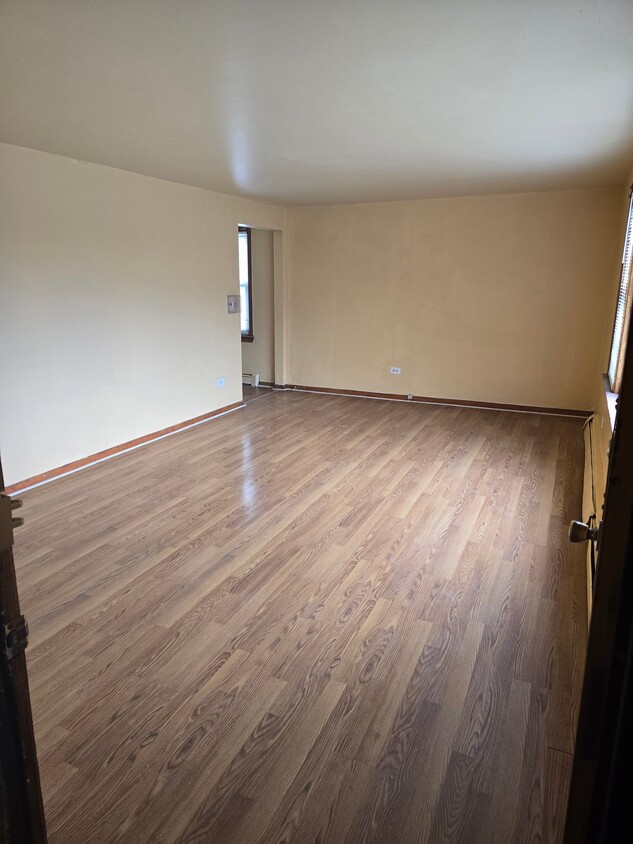 Building Photo - 1325 W Garfield Blvd