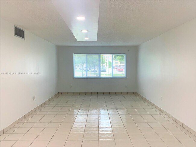 Building Photo - 14830 Naranja Lakes Blvd