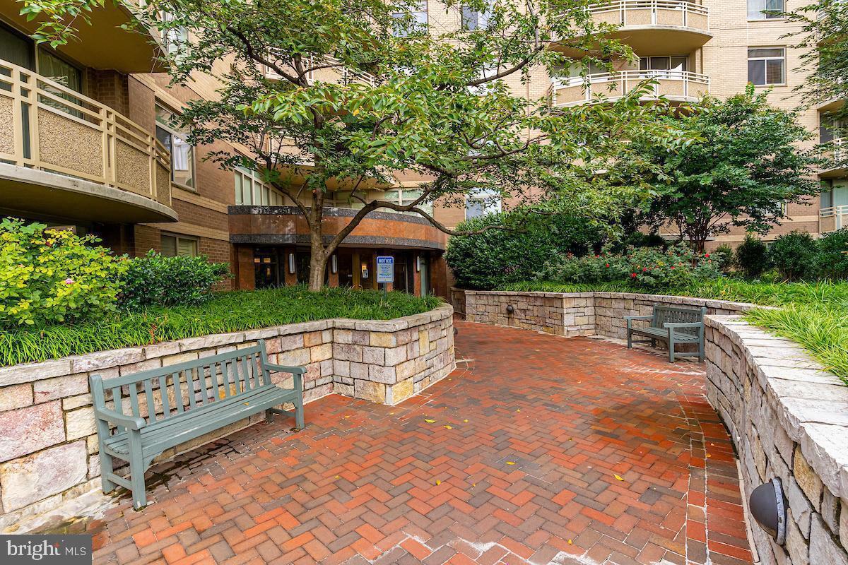 7111 Woodmont Ave Unit 807, Bethesda, MD 20815 Room for Rent in