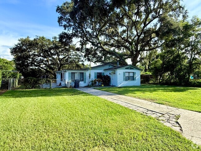 Building Photo - 1410 Parker Rd