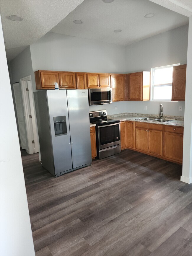 Foto del edificio - 211 E 17th St
