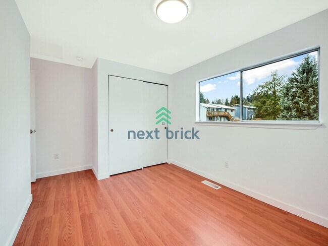 Building Photo - 5 Bed 3 Bath Available for Rent in Federal...