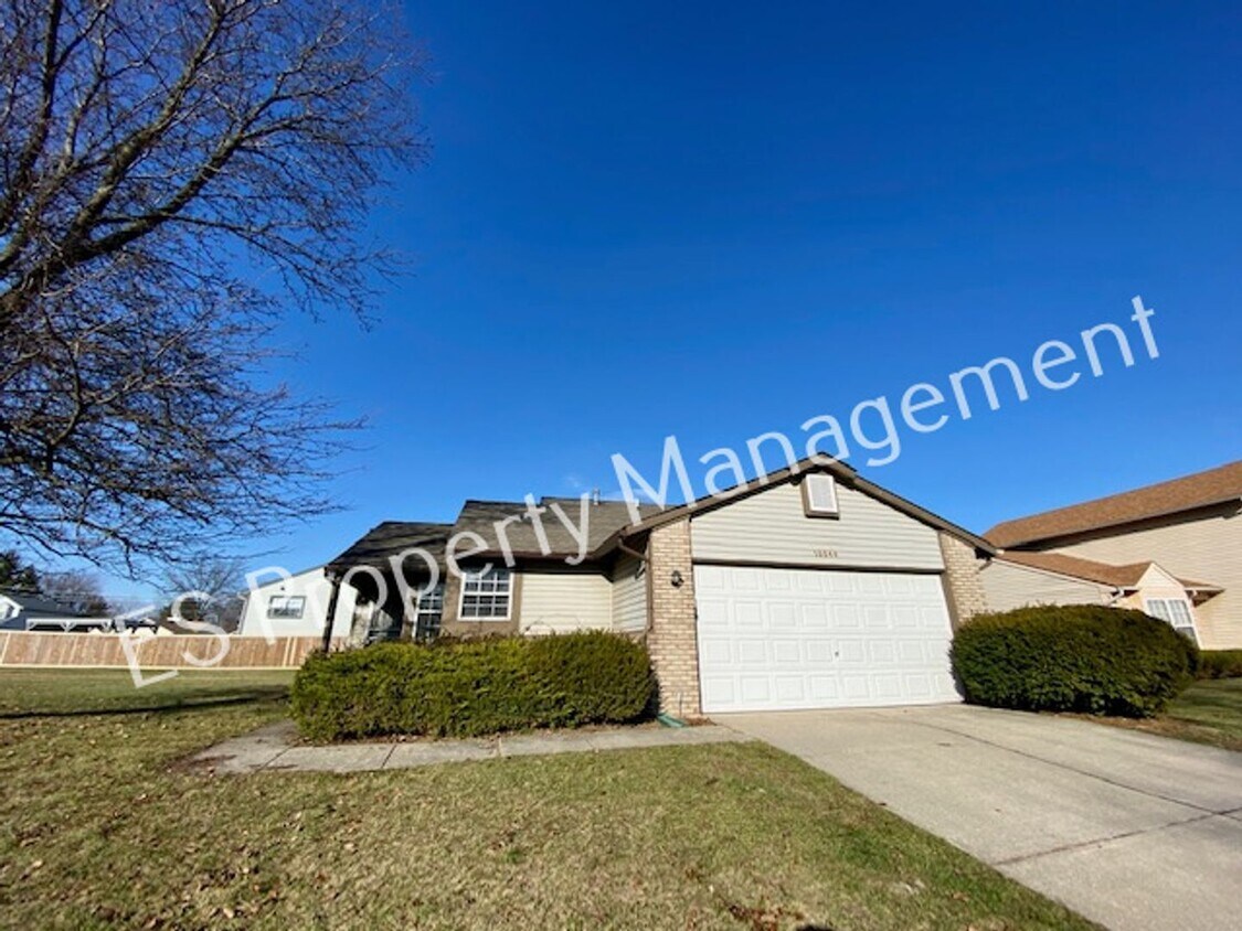 Primary Photo - Stunning 4 Bedroom 2 Bathroom Tri-Level Ho...