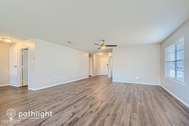 Building Photo - 3 br, 2 bath House - 208 Silver Spur Dr UNIT