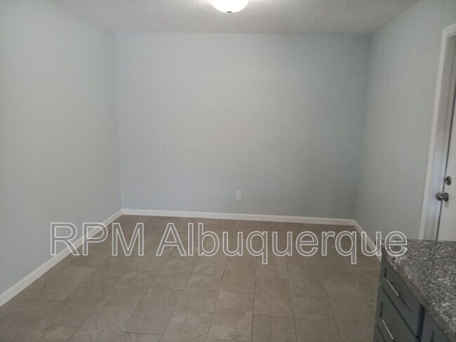 Foto del edificio - 547 Adrian St SW