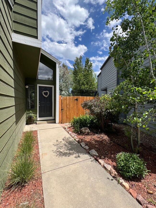 Building Photo - Beautiful 3 Bed/3 Bath in North Boulder Available 7/6