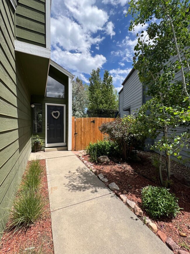 Foto del edificio - Beautiful 3 Bed/3 Bath in North Boulder Available 7/6