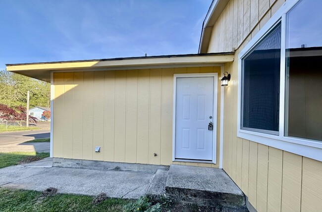 Building Photo - 1413 Bowmont Ave