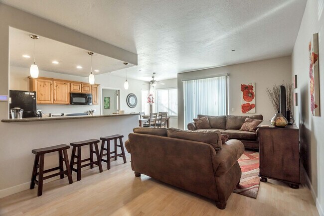 Foto del edificio - 606 W S Temple St