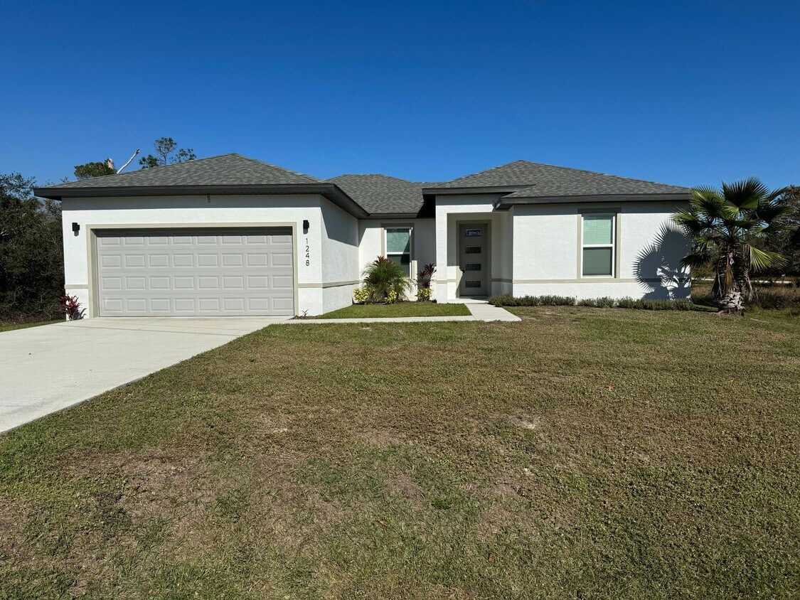 Primary Photo - Charming 4 Bedroom, 2 Bathroom Home in Poi...