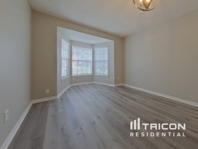 Building Photo - 593 Remington Oak Dr